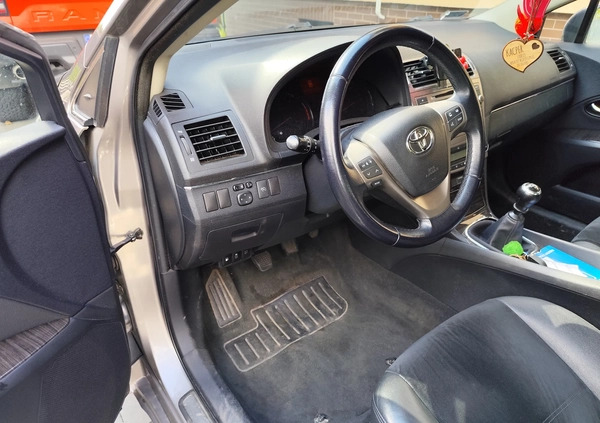 Toyota Avensis cena 39900 przebieg: 127354, rok produkcji 2014 z Racibórz małe 56